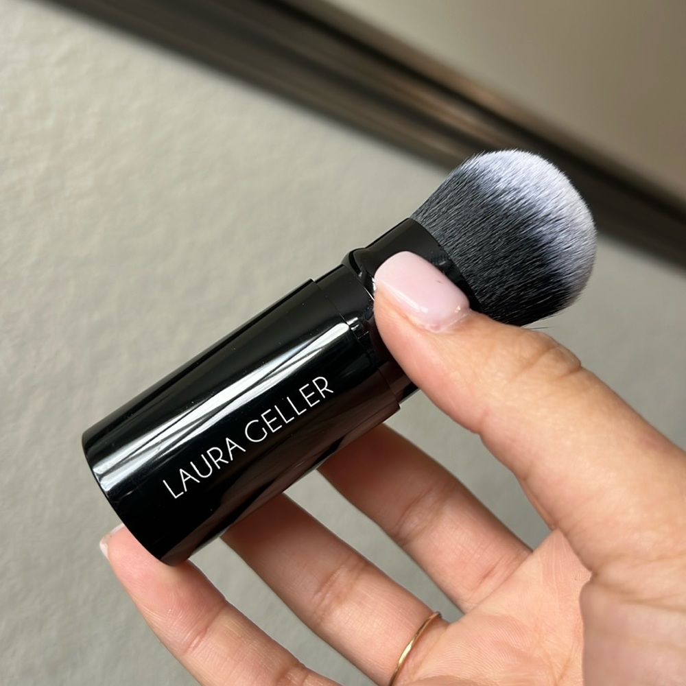 Laura Geller - retractable airbrush. Kabuki brush.